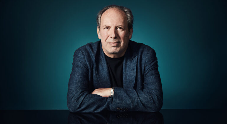 Frame che ritrae Hans Zimmer