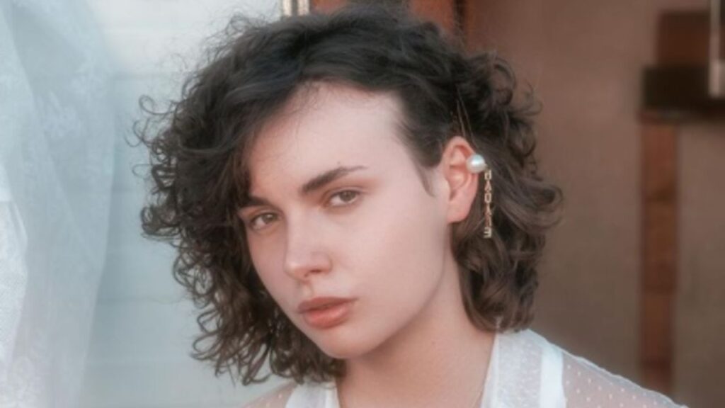 Sanremo 2023, Madame e il titolo della canzone cambiato da “Puttana” a “Il bene nel male” Madame