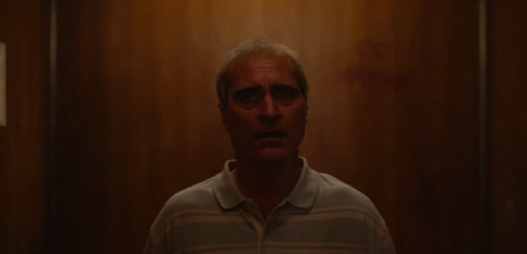 Frame che ritrae Joaquin Phoenix in Beau is Afraid