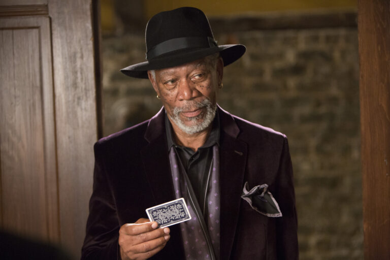 Frame che ritrae Morgan Freeman in Now you see me