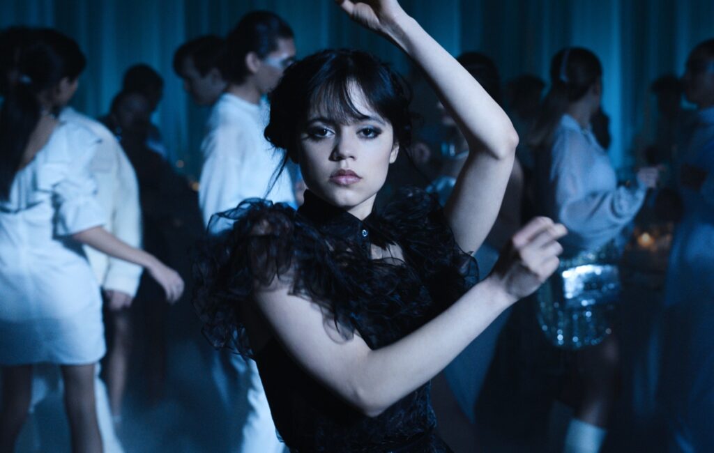 Frame che ritrae Jenna Ortega in Mercoledì