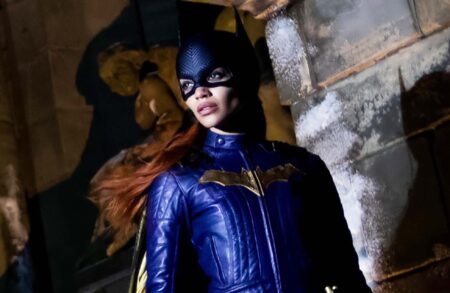 Frame che ritrae Batgirl