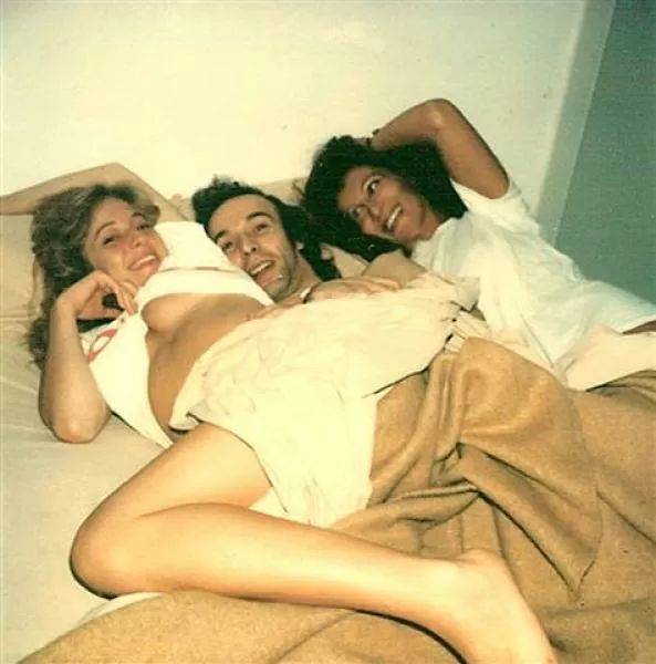 Moana Pozzi, Roberto Benigni e un'amica a letto insieme nel 1982
