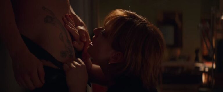 Giovanna Mezzogiorno scopre il tatuaggio di Alessandro Borghi nella scena hot di Napoli Velata