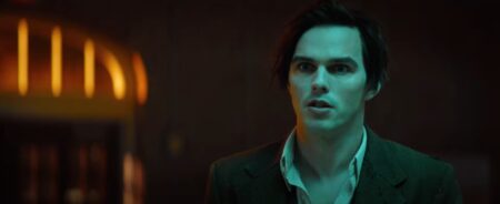 Frame che ritrae Nicholas Hoult in Renfield