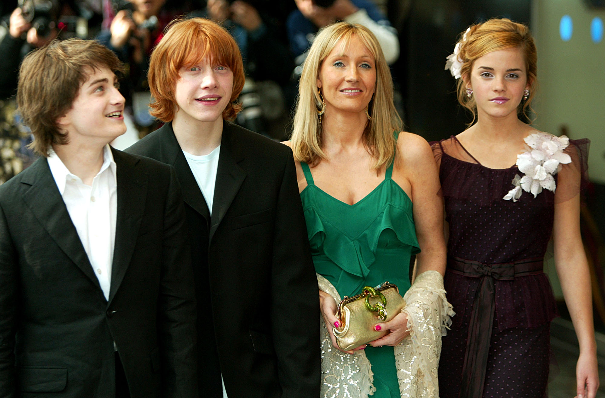 J. K. Rowling assieme ai protagonisti della saga