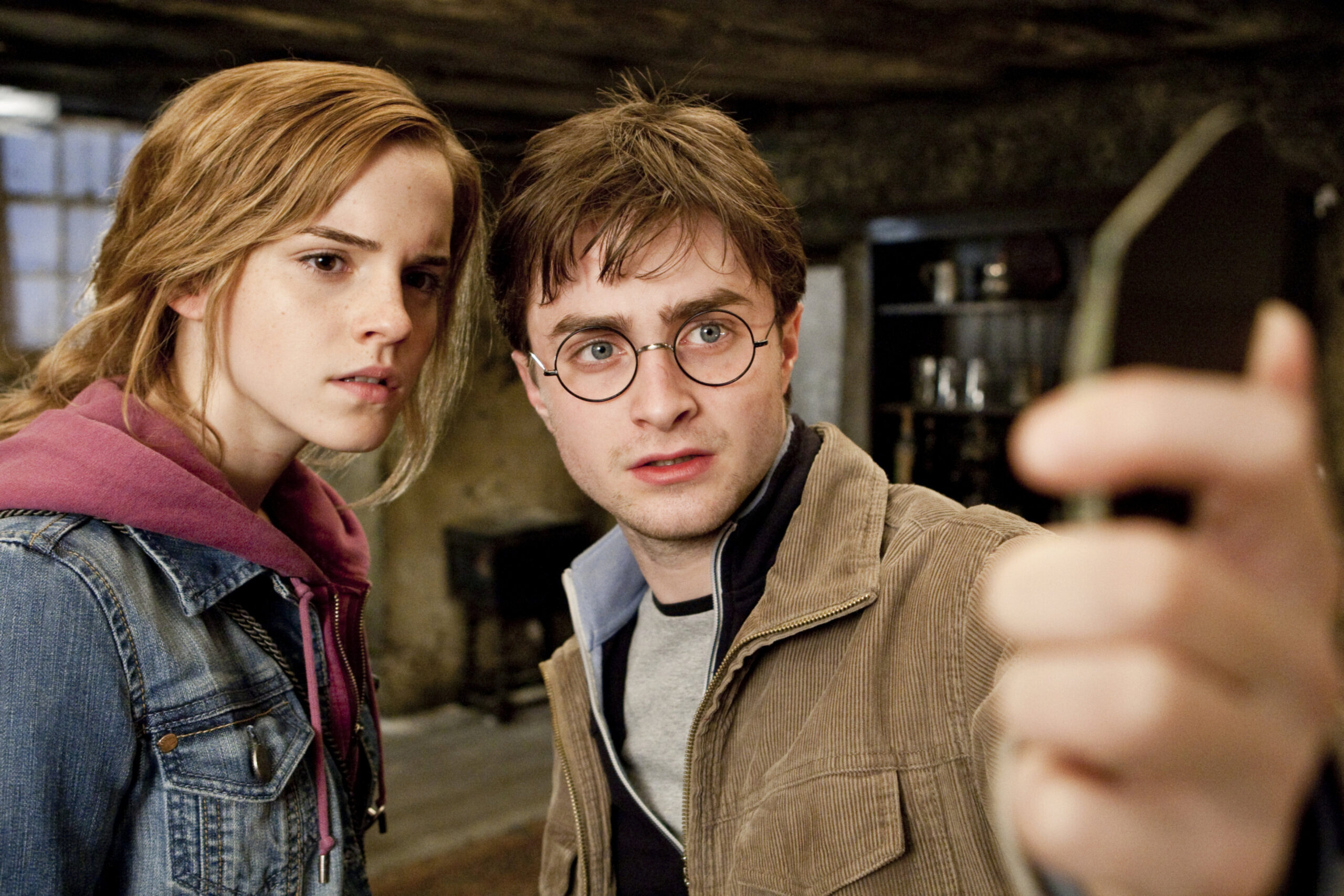 Hermione ed Harry in un frame di Harry Potter e i Doni della Morte: Parte 1