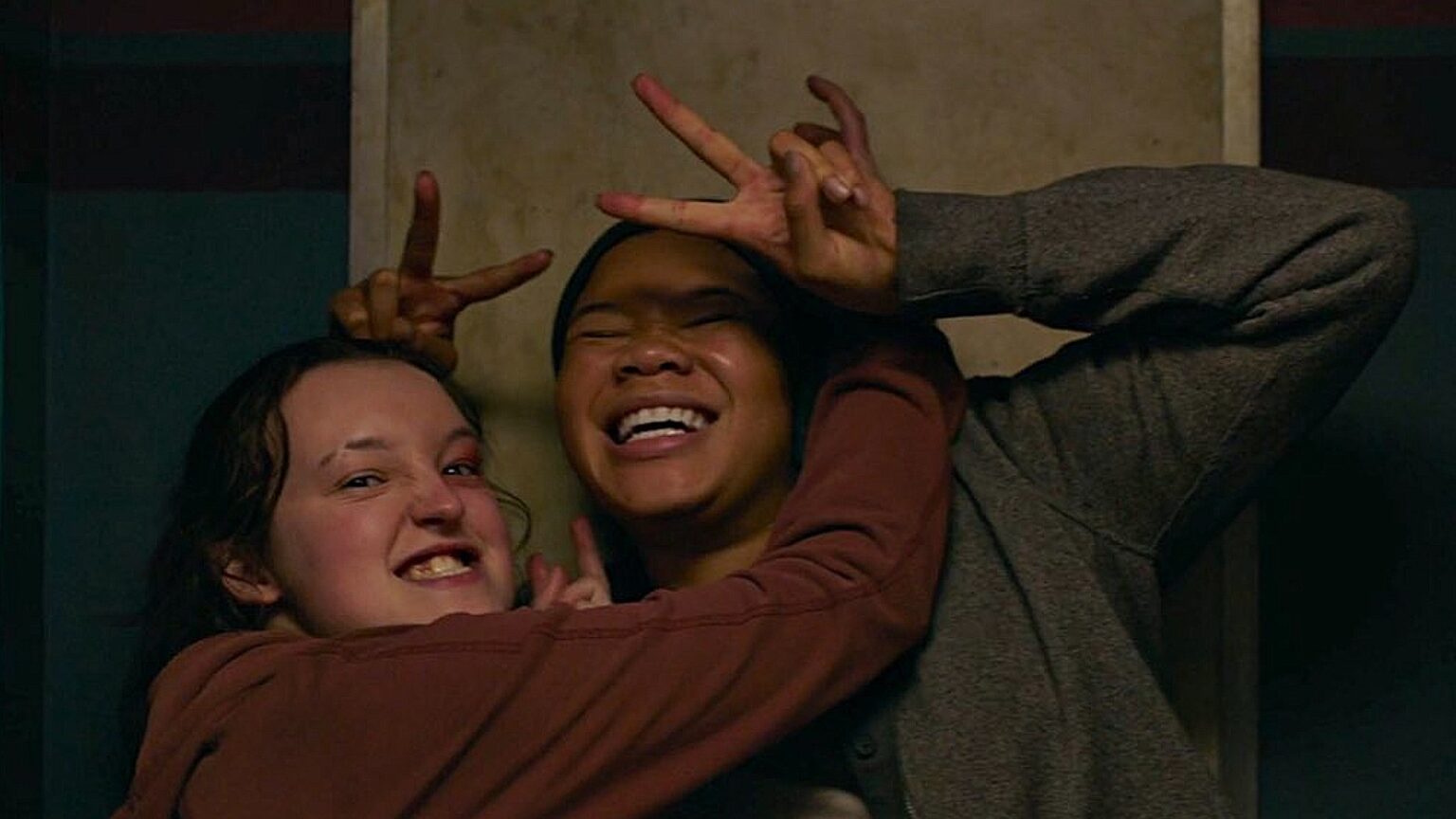 Ellie e Riley in The Last of Us 1x07