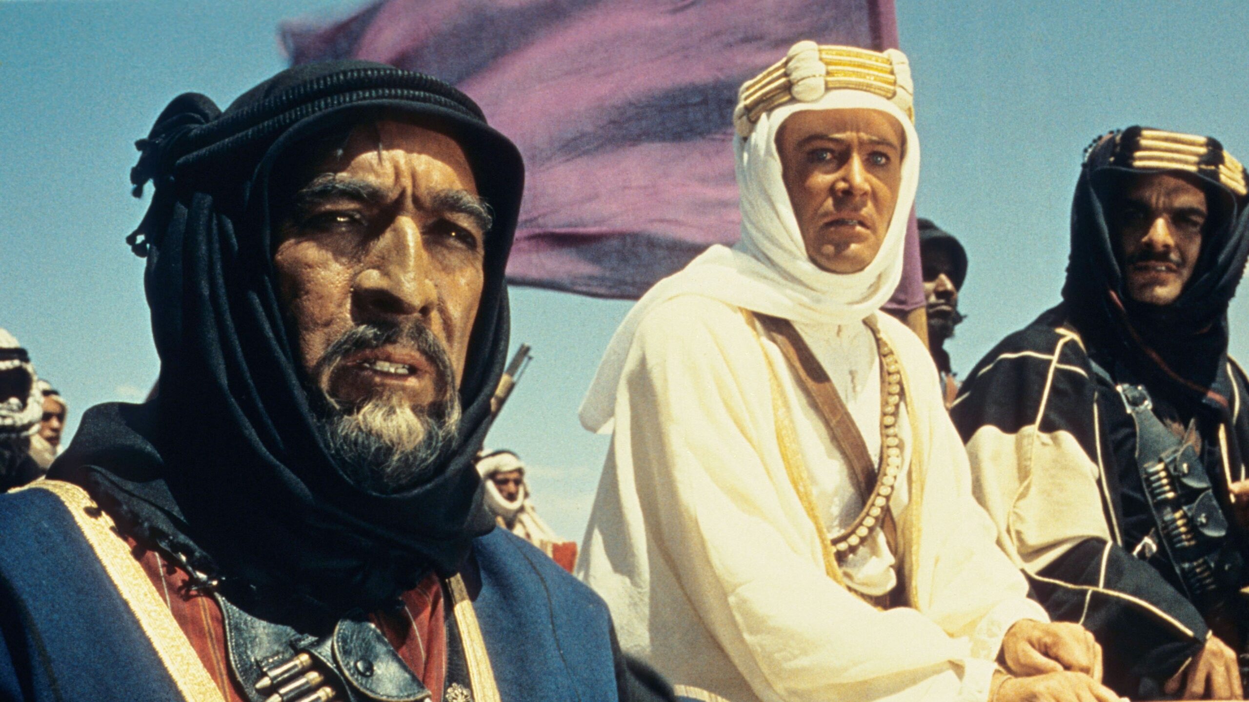Anthony Quinn, Peter O'Toole, Omar Sharif in una scena di Lawrence d'Arabia