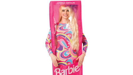 una foto del costume barbie box