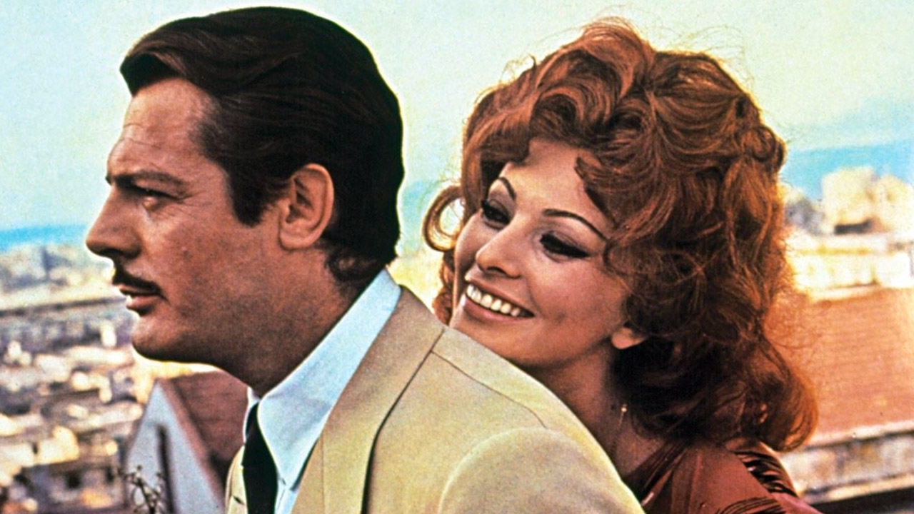Sophia Loren e Marcello Mastroianni in una scena di Matrimonio all'italiana