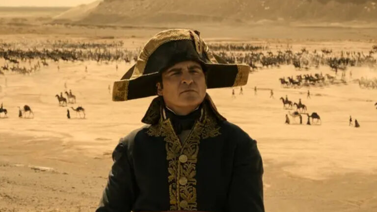 Joaquin Phoenix in una scena di Napoleon