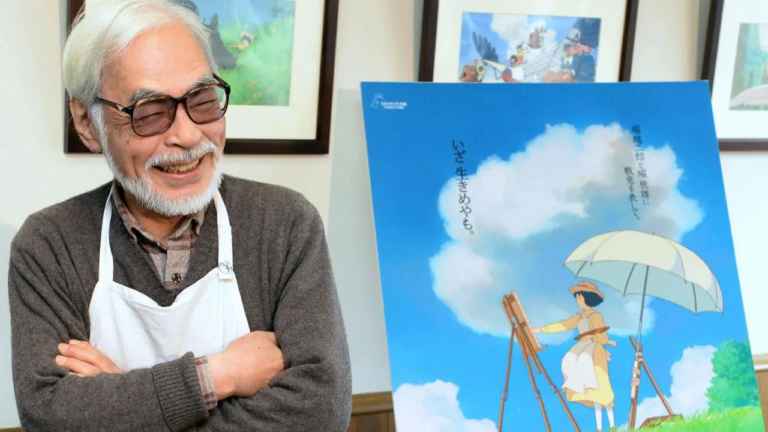 Una foto di Hayao Miyazaki sorridente