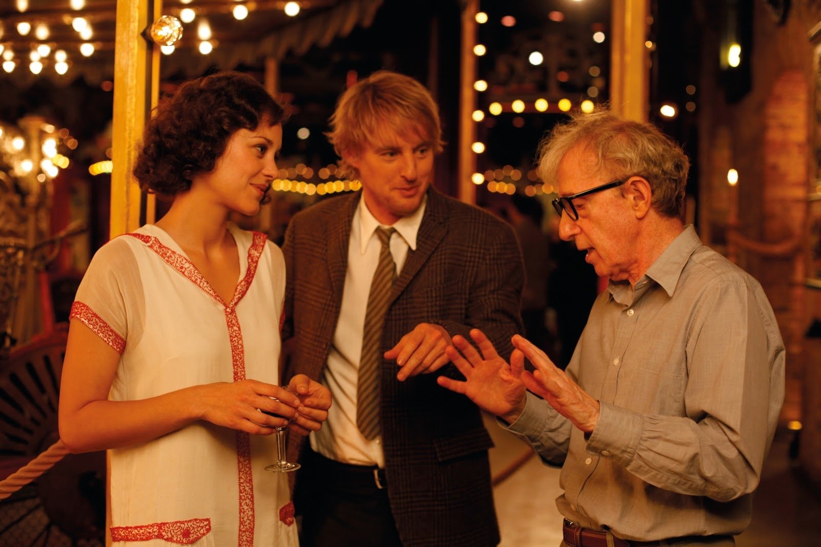 Woody Allen sul seti di Midnight in Paris con Owen Wilson e Marion Cotillard
