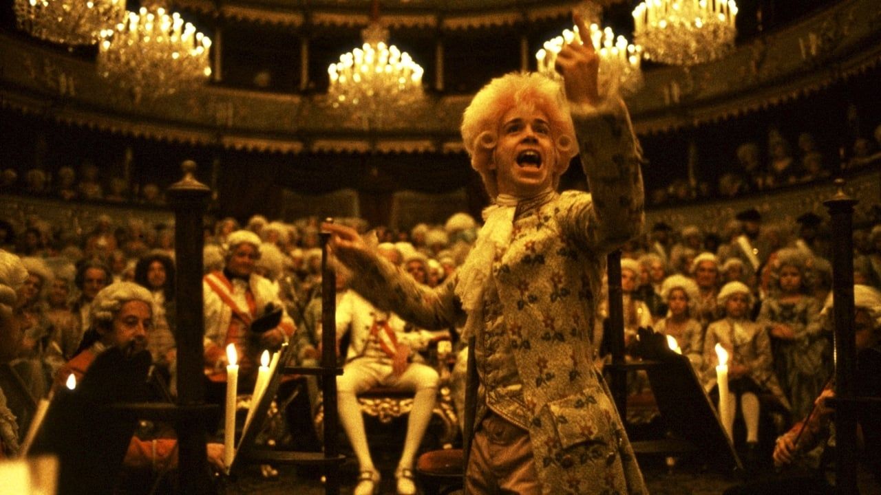 Mozart (Tom Hulce) dirige l'orchestra in Amadeus