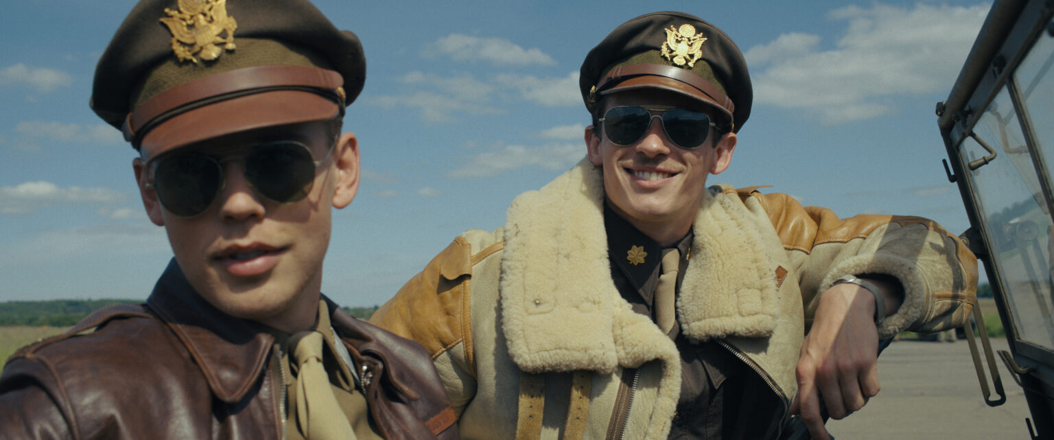 Austin Butler e Callum Turner in "Masters of the Air," in streaming on Apple TV+