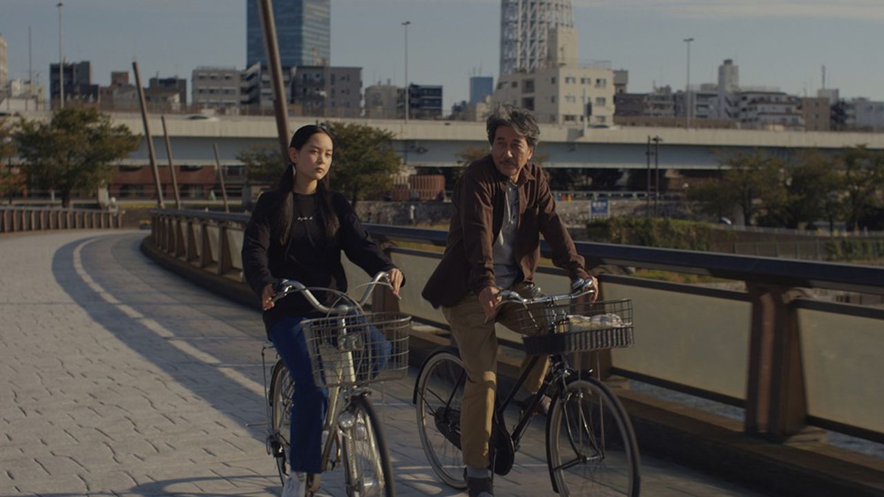 Koji Yakushoe e Arisa Nakano in bici in Perfect-Days