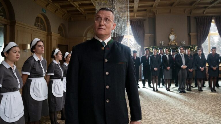 Un'immagine del film The Palace