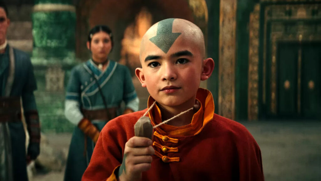 Aang tiene la pietra in mano in Avatar la leggenda di Aang