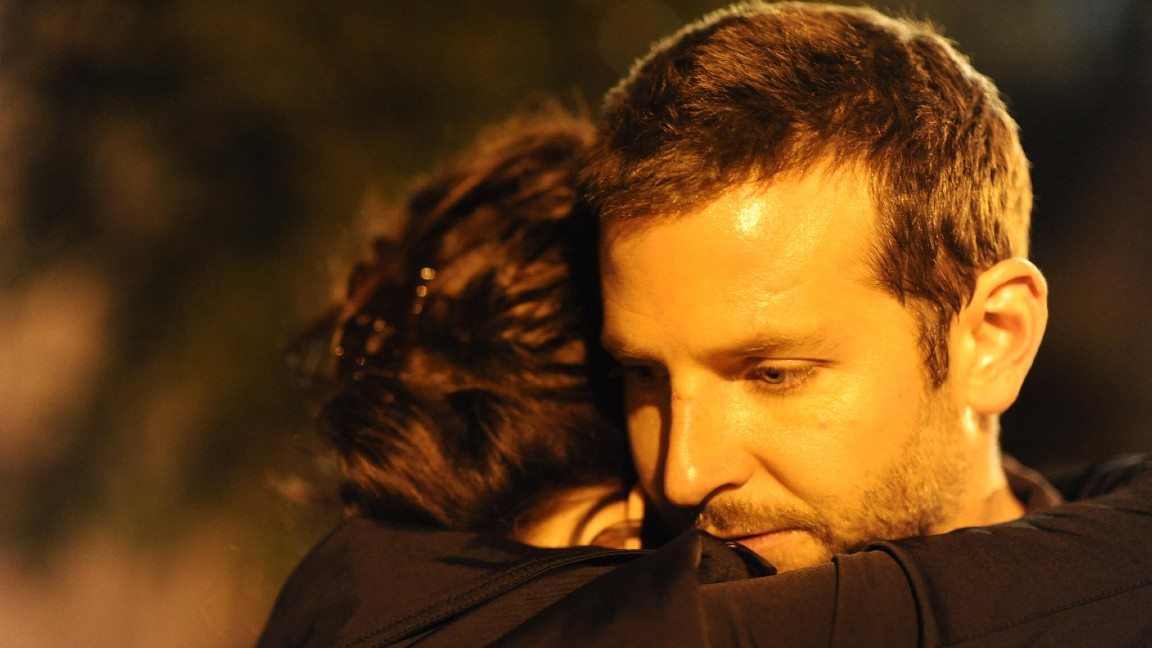 Bradley Cooper e Jennifer Lawrence in una scena de Il Lato Positivo
