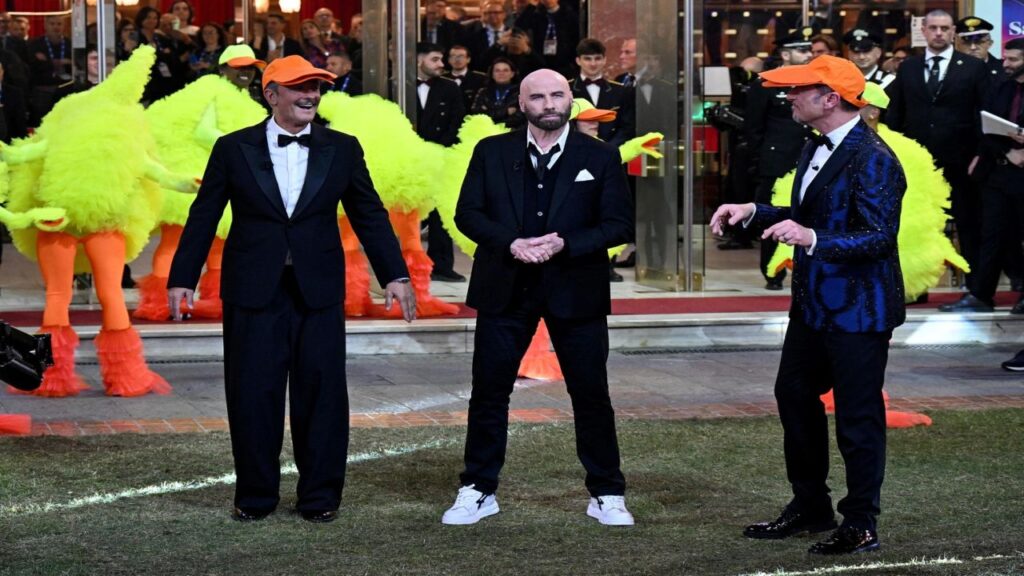 John Travolta con Fiorello e Amadeus a Sanremo 2024
