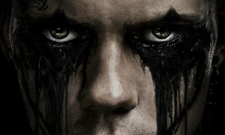 dettaglio di The Crow con Bill Skarsgard