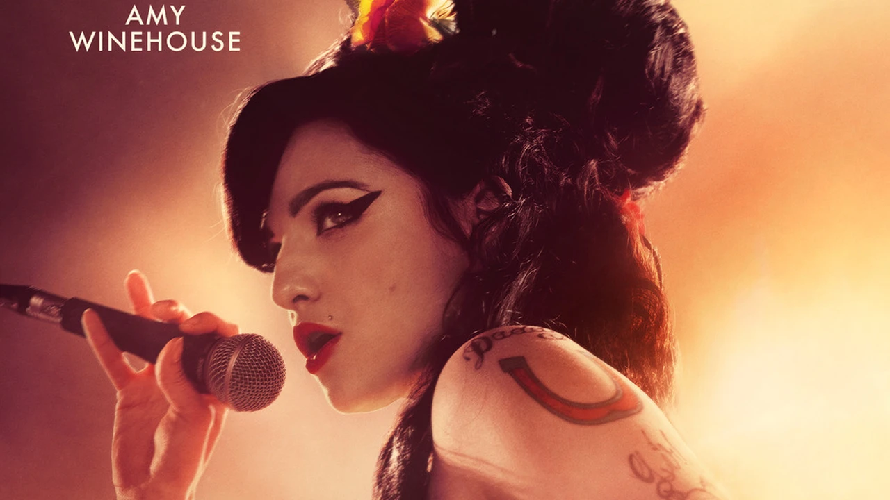 Amy Winehouse canta davanti al suo pubblico