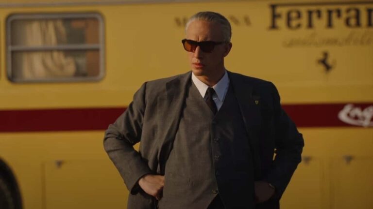 Una scena del film Ferrari