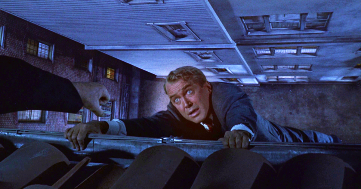 James Stewart si aggrappa al tetto in Vertigo