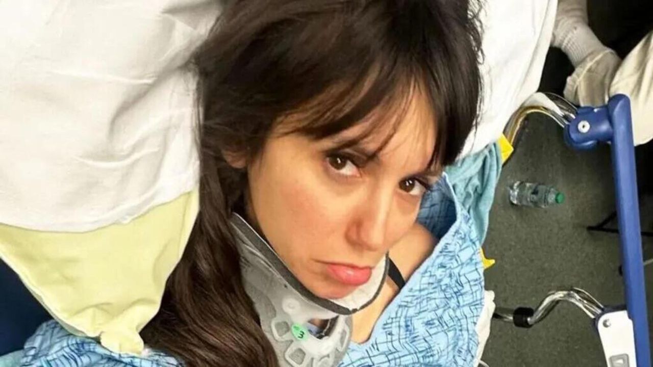 Nina Dobrev: ricoverata dopo un incidente in moto, ecco come sta