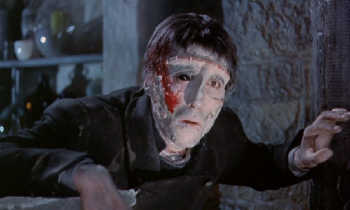 Christopher Lee in una scena di La maschera di Frankenstein