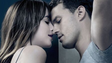 Dakota Johnson e Jamie Dornan in un'immagine di Cinquanta Sfumature di Rosso