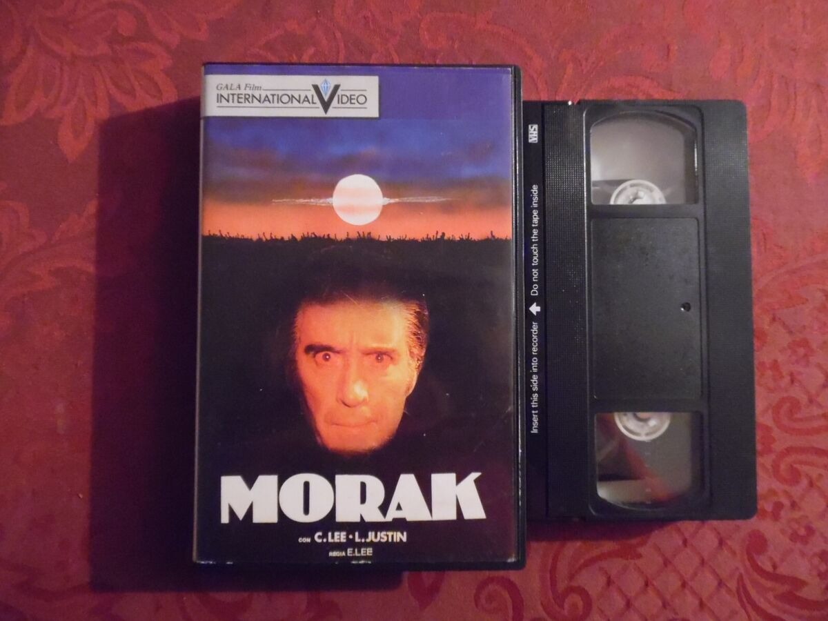 Christopher Lee sulla VHS del film Morak - Il potere dell'occulto, fonte: EBay.it