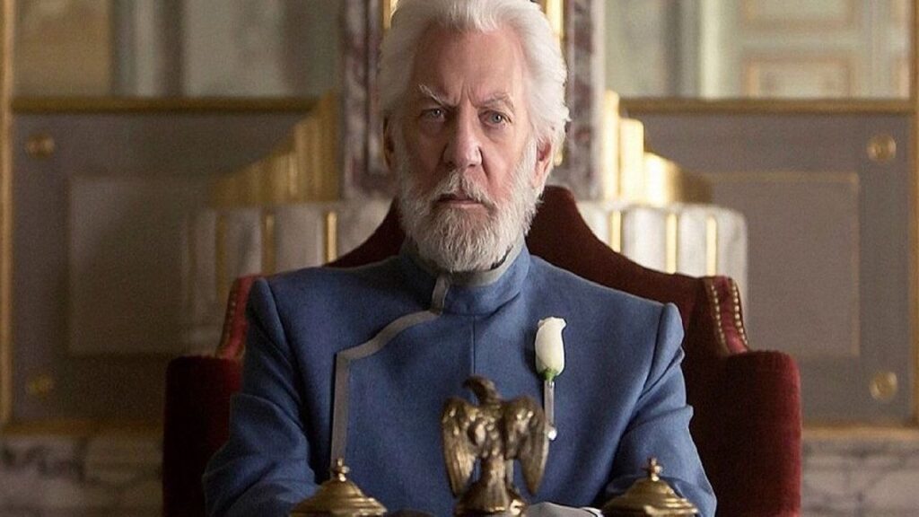 Donald Sutherland: pioggia di post social dopo la scomparsa, le reaction delle star Una foto di Donald Sutherland in Hunger Games