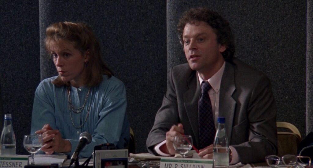 Ingrid (Frances McDormand) e Brad (Paul Sullivan) sul set di Hidden Agenda (1990)