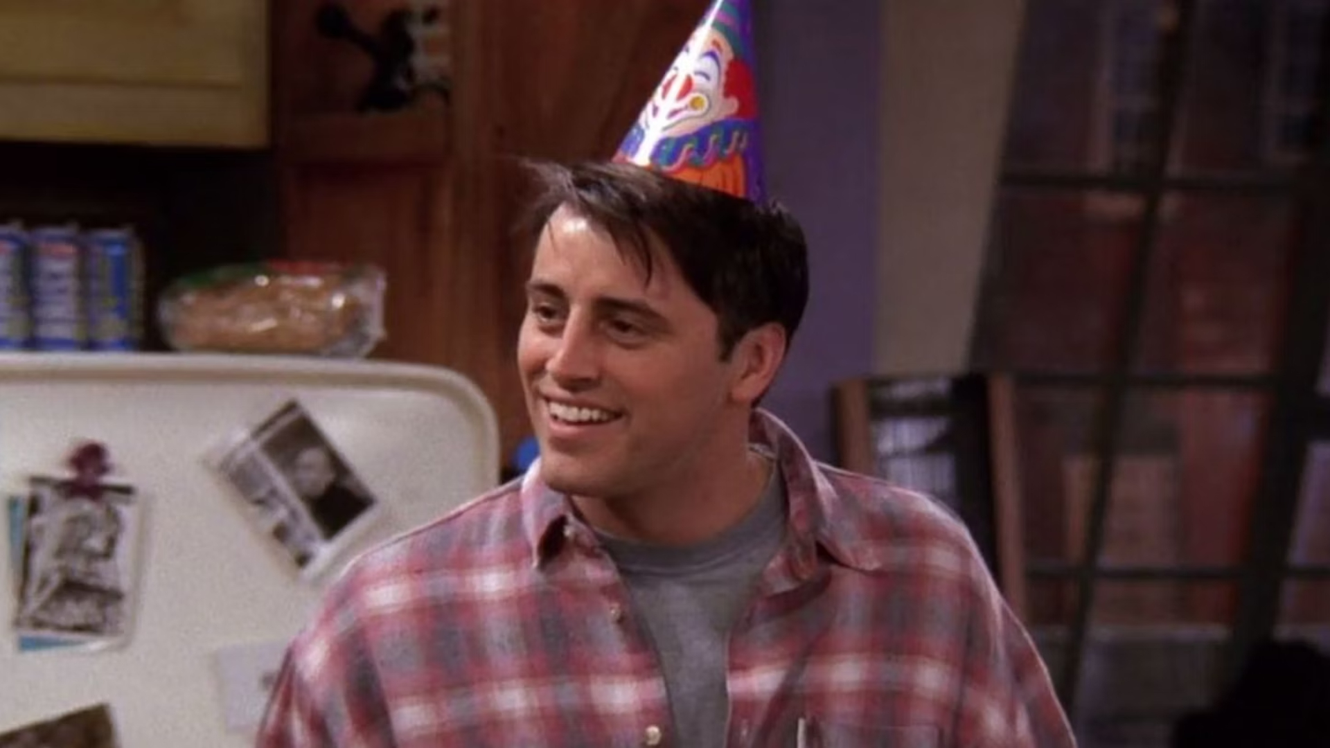 Joey con cappello clown in Friends