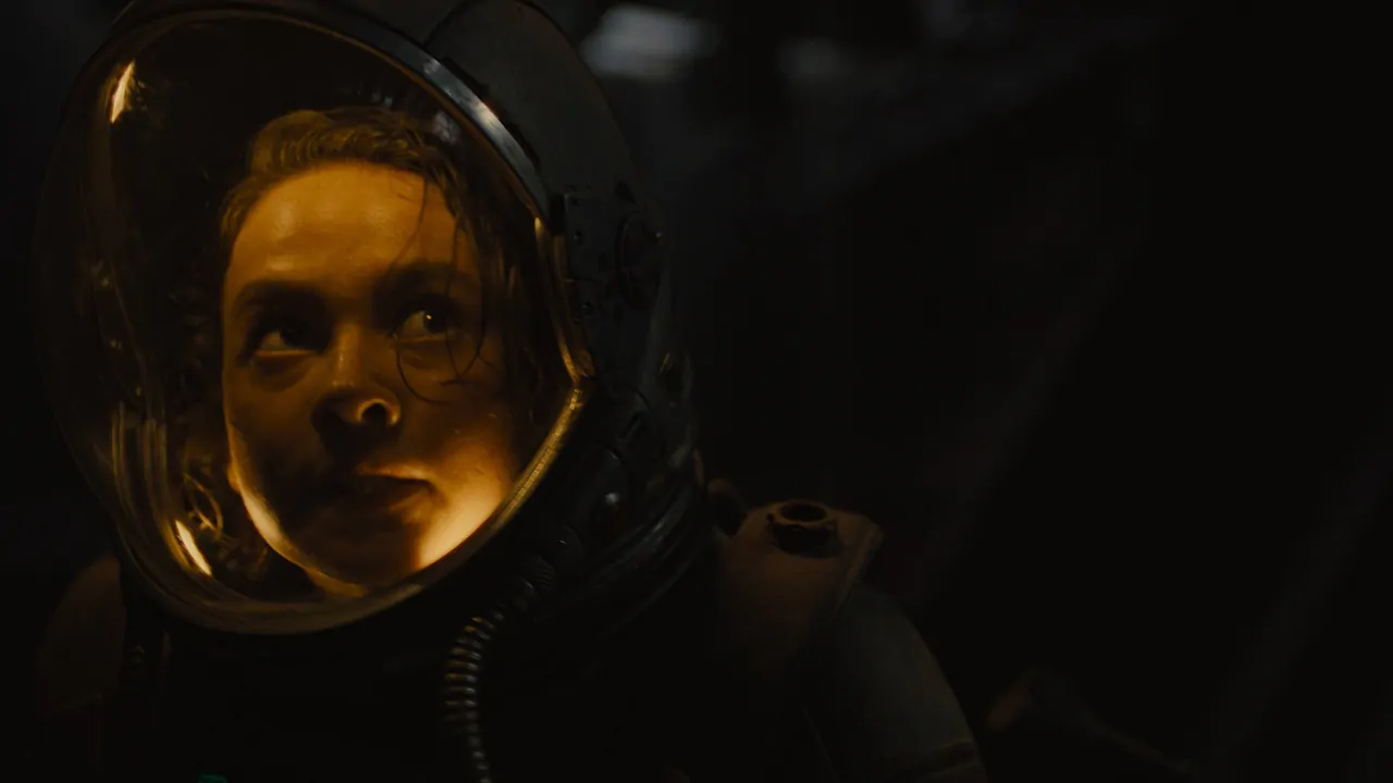 Cailee Spaney in una scena di Alien: Romulus 