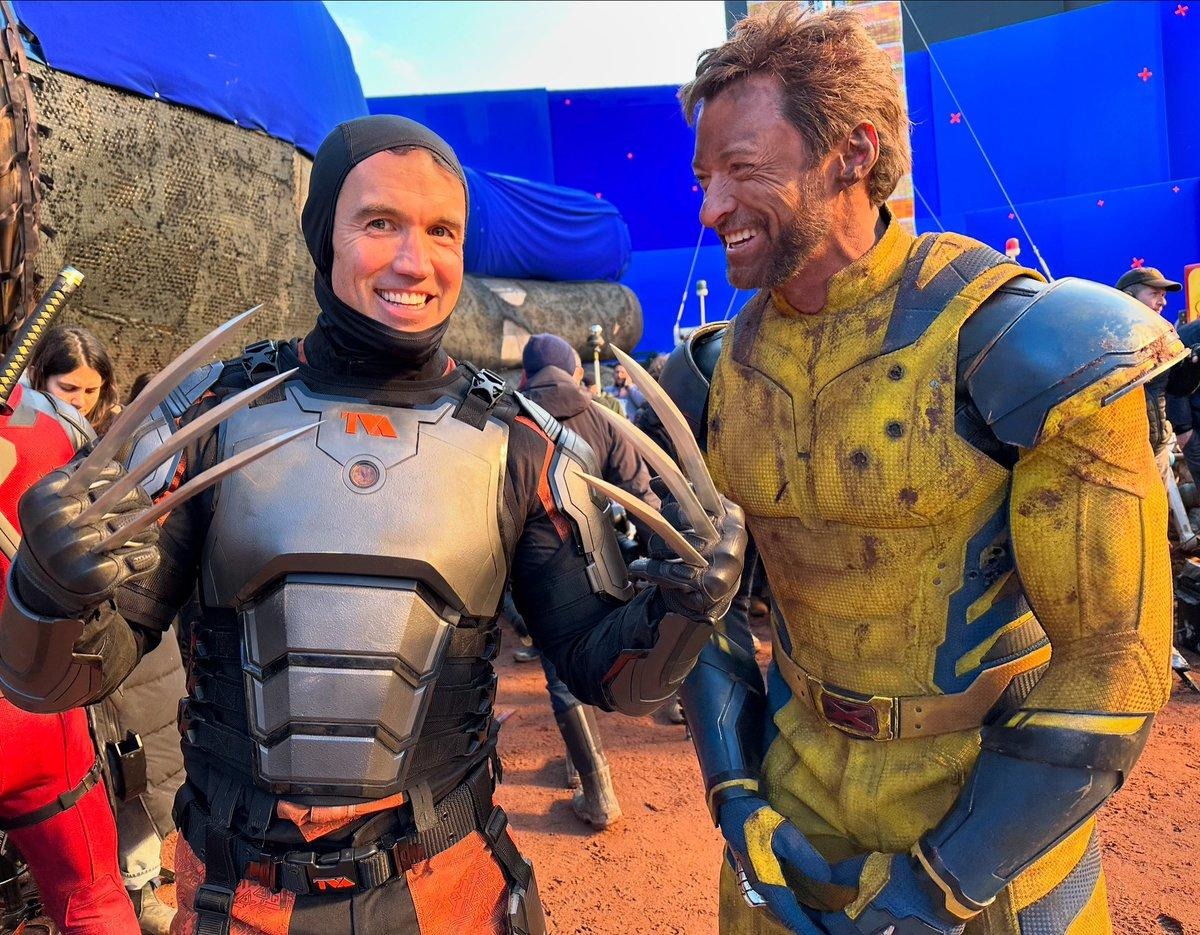 Rob McElhenney e Hugh Jackman in un dietro le quinte di Deadpool & Wolverine, a Londra