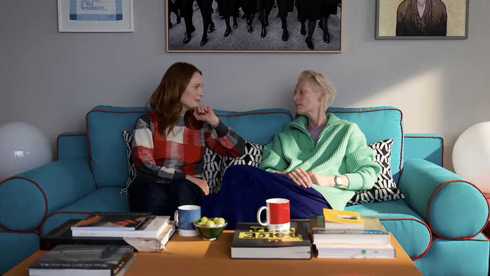 Julianne Moore e Tilda Swinton sono Ingrid e Martha in The Room next Door