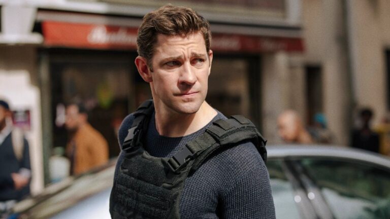 John Krasinski in una scena di Jack Ryan