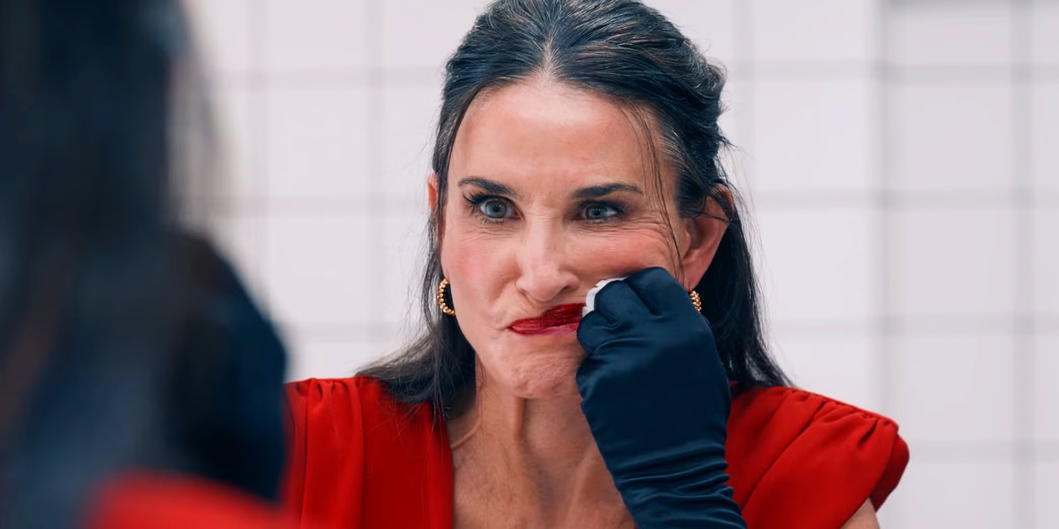 Demi Moore in una scena di The Substance