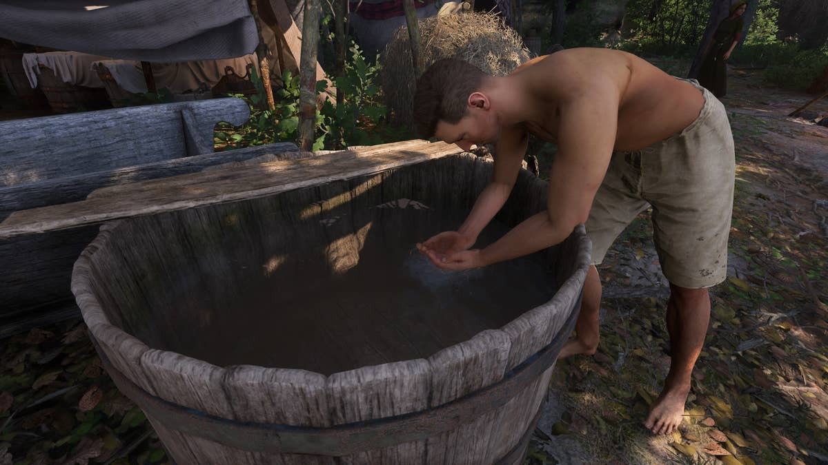 Henry si lava in una meccanica di Kingdom Come Deliverance 2