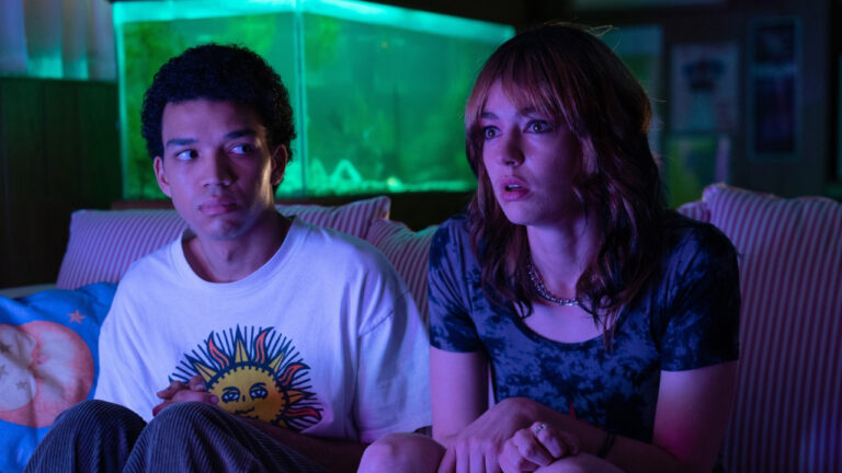 una scena di I saw the tv glow