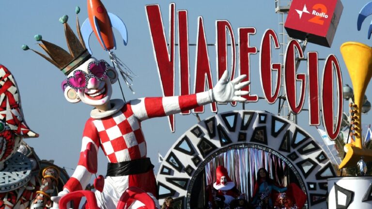 Foto del Carnevale di Viareggio 2025