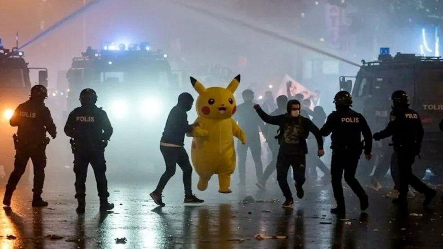 Foto della manifestazione in Turchia con Pikachu
