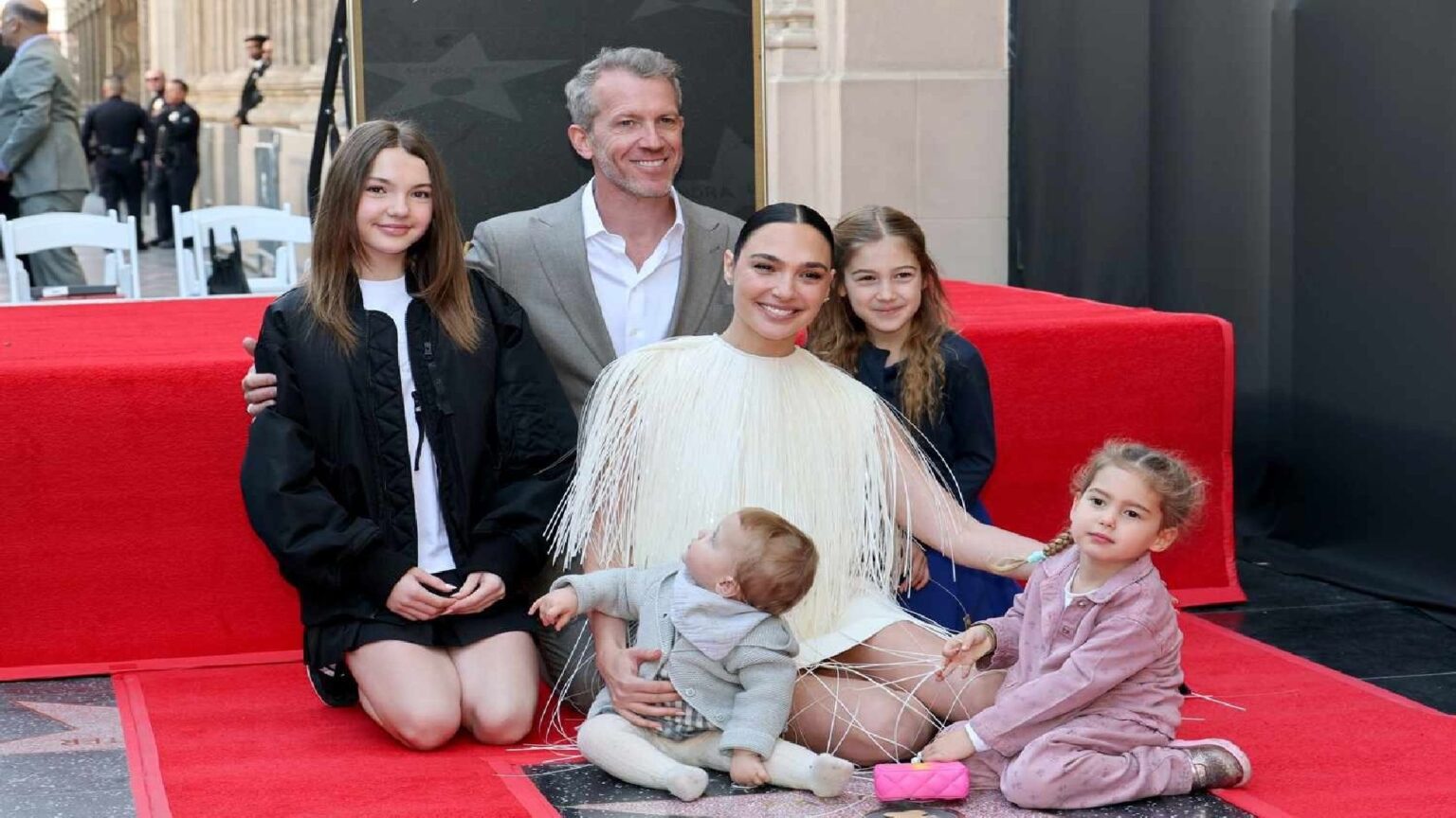 Gal Gadot e la sua famiglia alla Walk of Fame