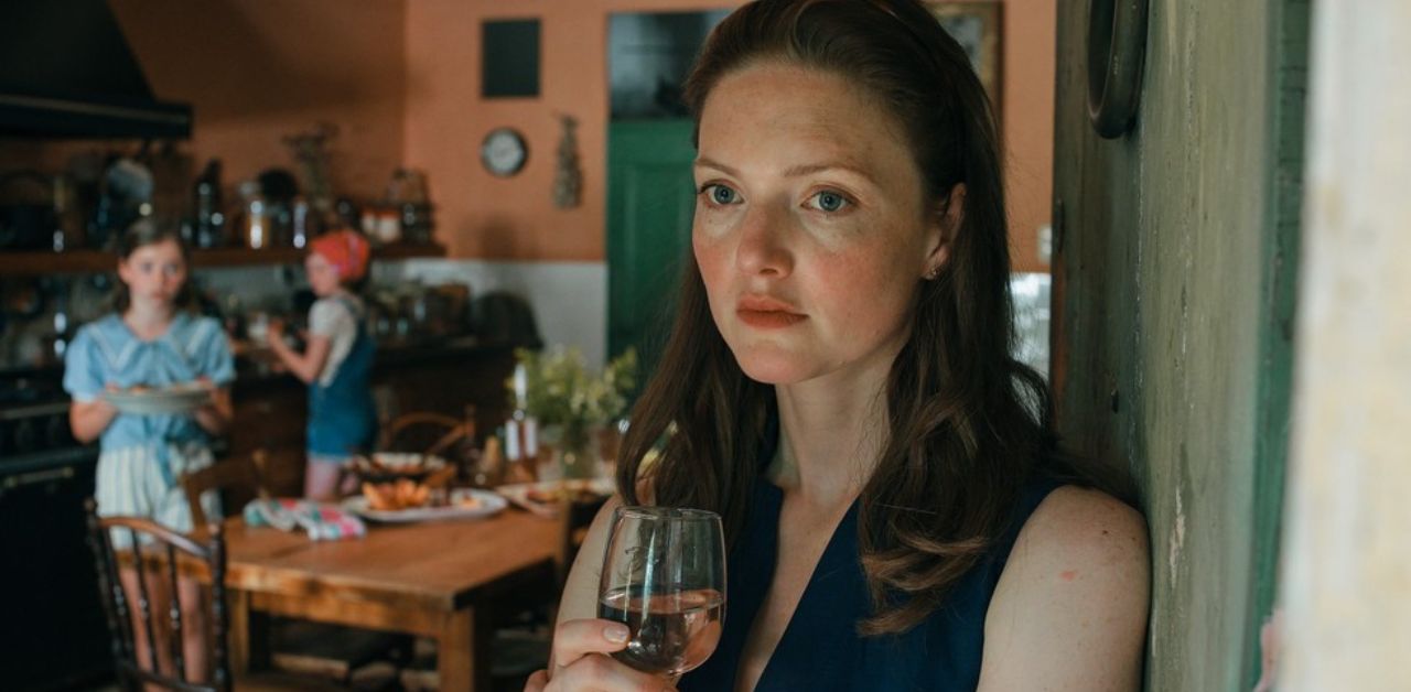 Holliday Grainger in una scena di The Stolen Girl