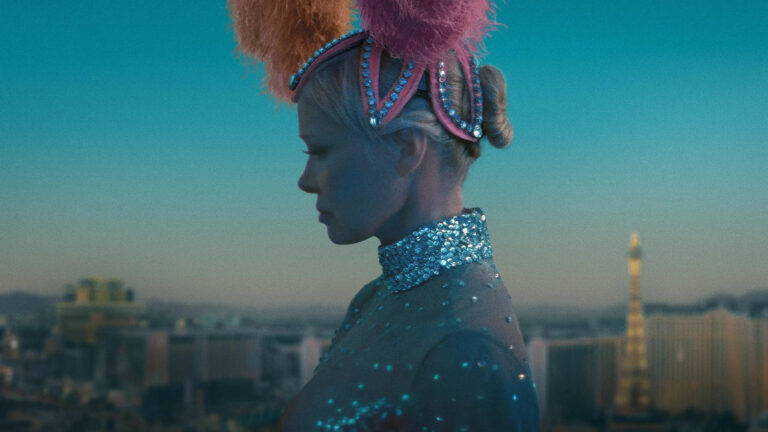 Pamela Anderson in una scena di The Last Showgirl