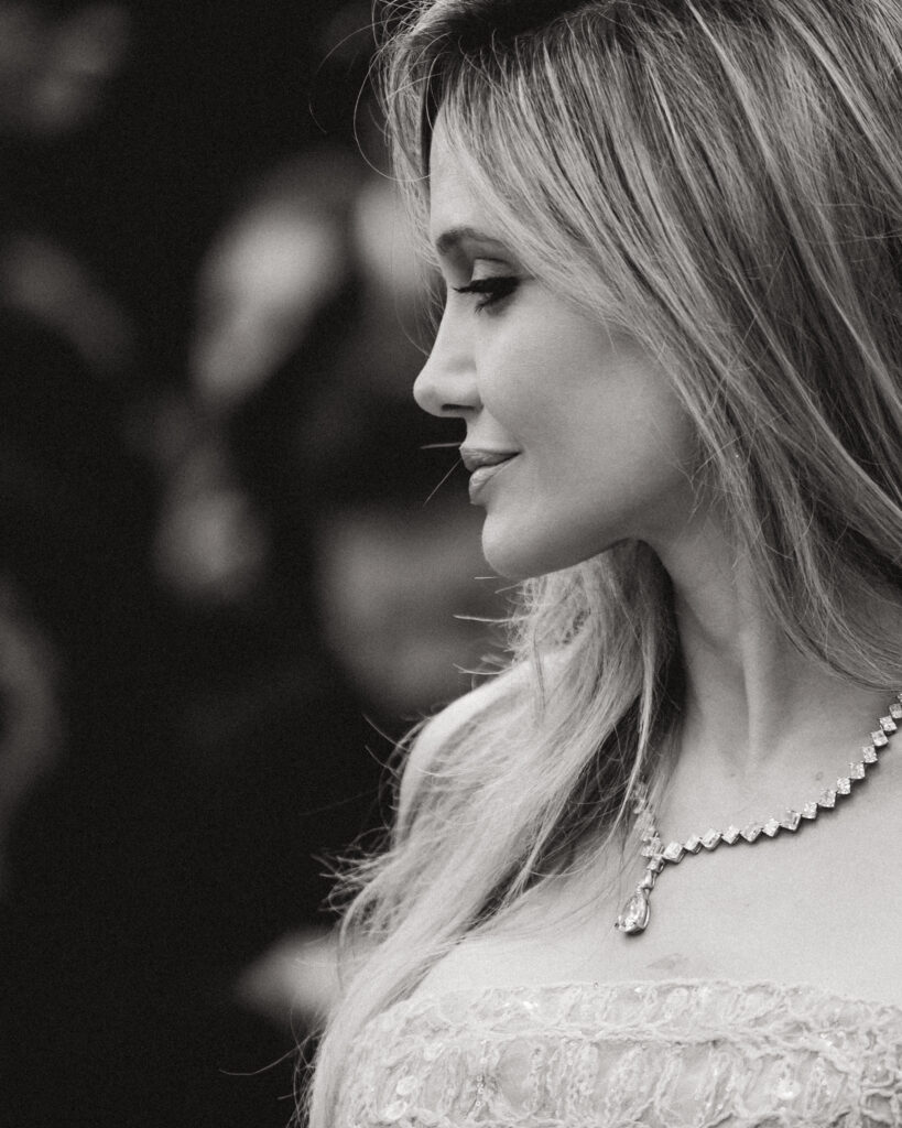 Angelina Jolie sul red carpet di Eddington a Cannes 2025
