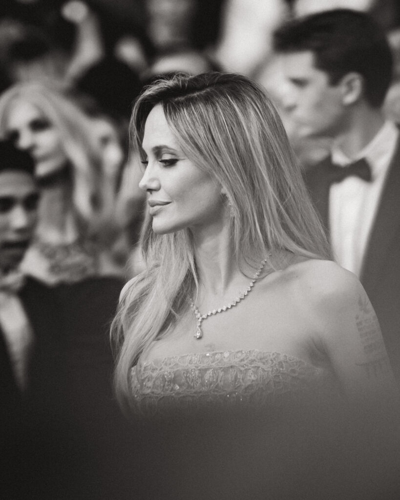 Angelina Jolie sul red carpet di Eddington a Cannes 2025